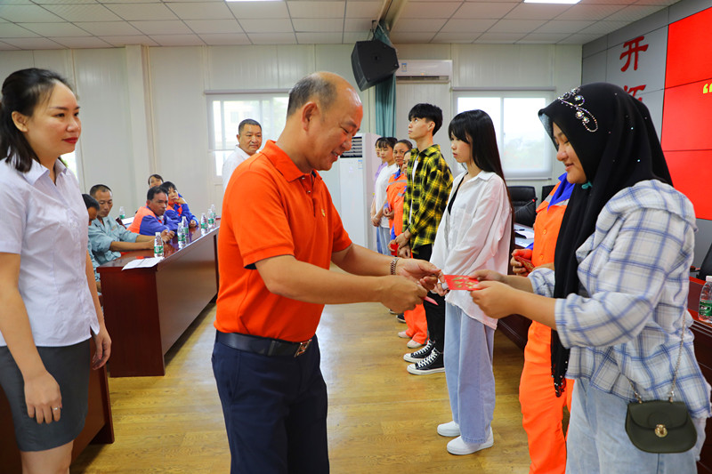 “金秋助學(xué)，圓夢(mèng)明佳！”明佳集團(tuán)黨支部及工會(huì)組織開(kāi)展愛(ài)心助學(xué)活動(dòng)！